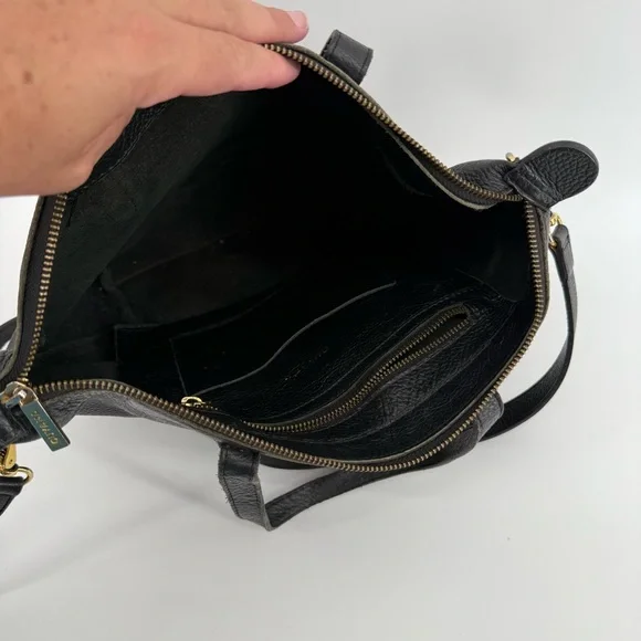 Cuyana Crossbody bag black‎ leather tote crossbody bag gold hardware slouchy